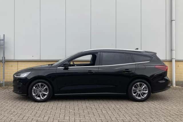 Ford Focus (2023) thumbnail 5
