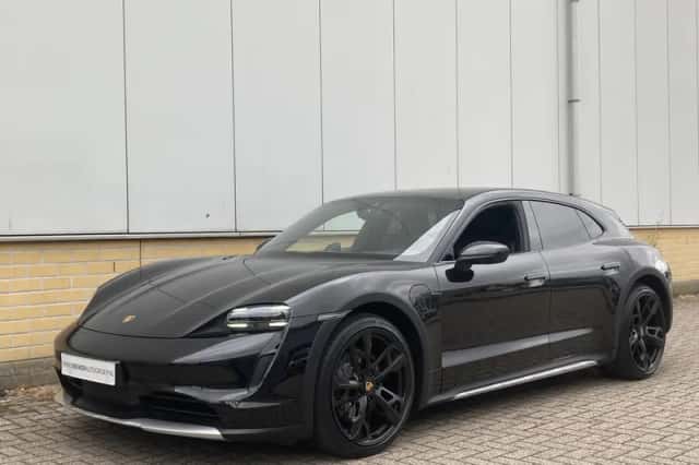 Porsche Taycan (2023) thumbnail 2