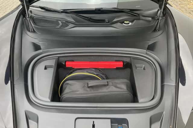 Porsche Taycan (2023) thumbnail 4