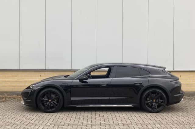 Porsche Taycan (2023) thumbnail 5