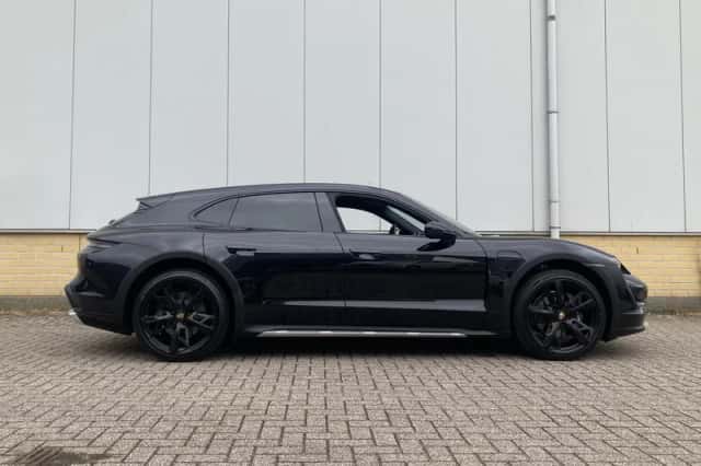 Porsche Taycan (2023) thumbnail 6