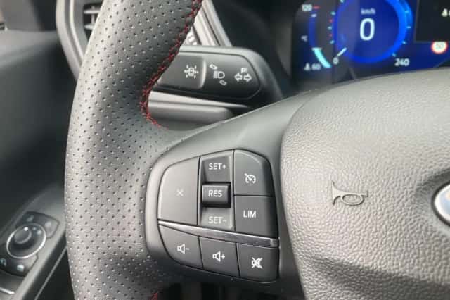 Ford Kuga (2024) thumbnail 26
