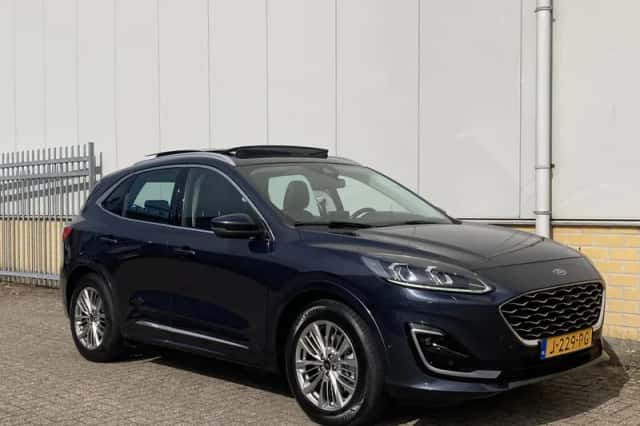 Ford Kuga (2021) thumbnail 3