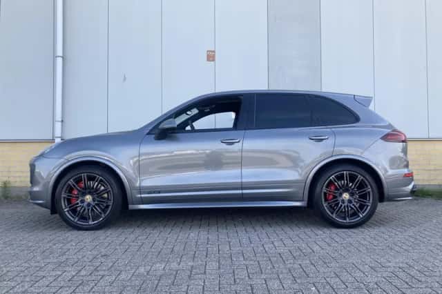 Porsche Cayenne (2015) thumbnail 2