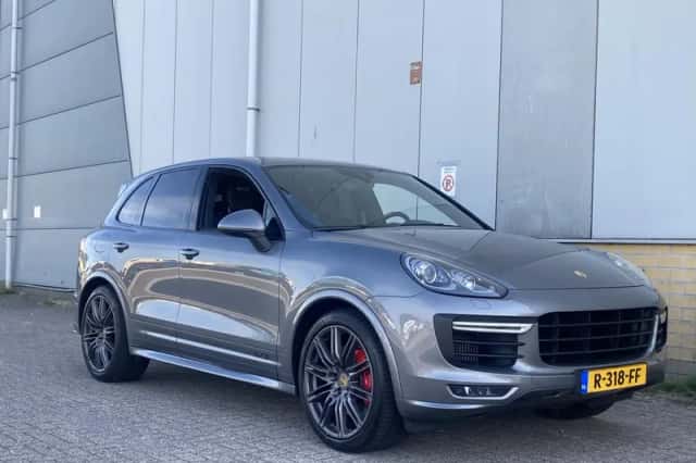 Porsche Cayenne (2015) thumbnail 3