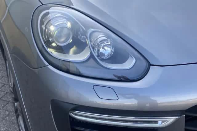 Porsche Cayenne (2015) thumbnail 4