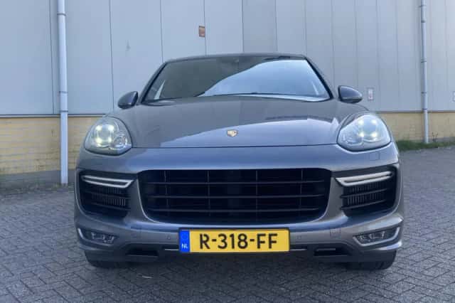 Porsche Cayenne (2015) thumbnail 5