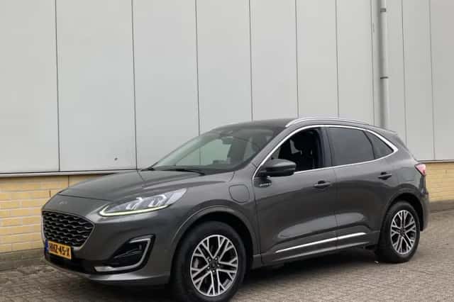 Ford Kuga (2022) thumbnail 2