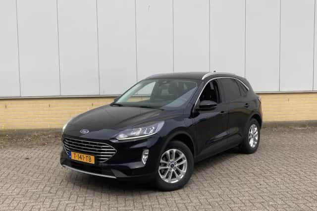 Ford Kuga (2023) thumbnail 2