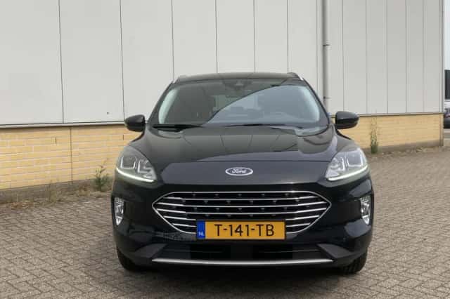 Ford Kuga (2023) thumbnail 3