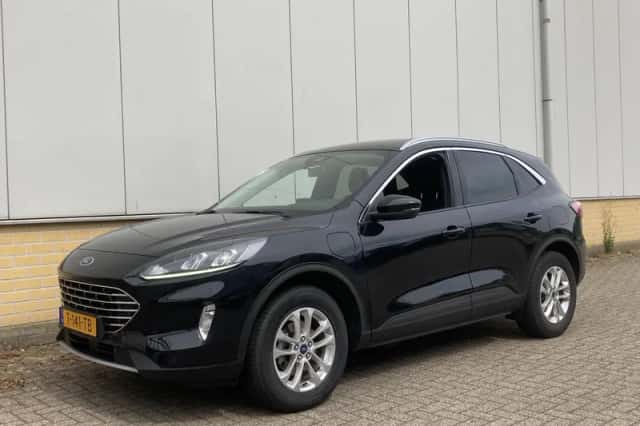 Ford Kuga (2023) thumbnail 4