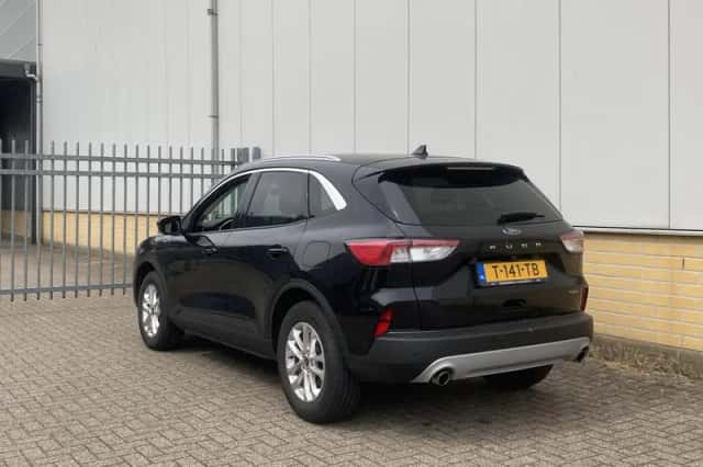 Ford Kuga (2023) thumbnail 5
