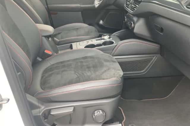 Ford Kuga (2023) thumbnail 16