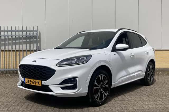 Ford Kuga (2023) thumbnail 3