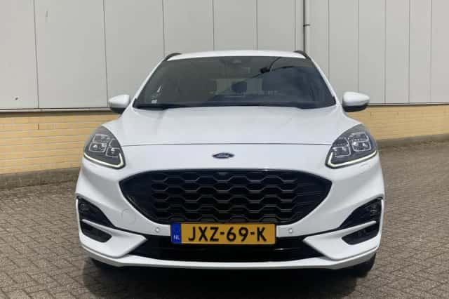 Ford Kuga (2023) thumbnail 4