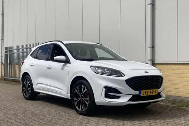 Ford Kuga (2023) thumbnail 5