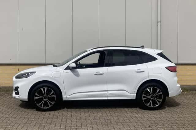Ford Kuga (2023) thumbnail 6