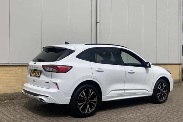 Ford Kuga (2023) thumbnail 7