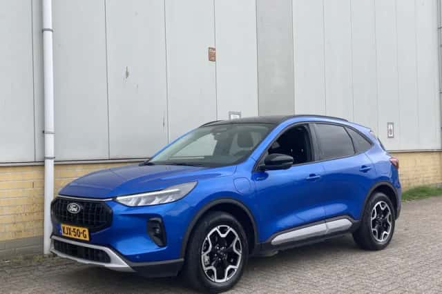 Ford Kuga (2024) thumbnail 2