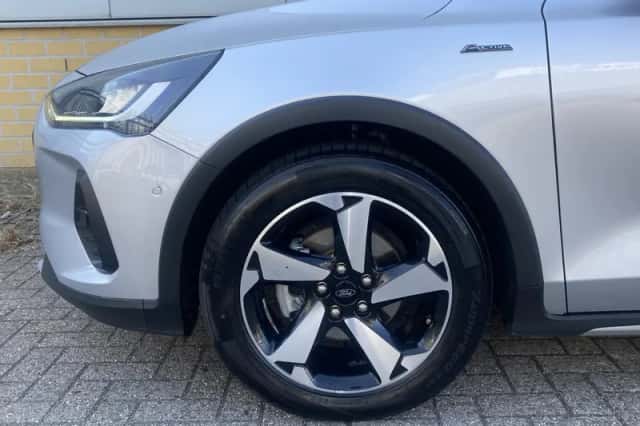 Ford Focus (2024) thumbnail 2