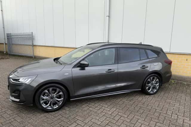 Ford Focus (2023) thumbnail 3