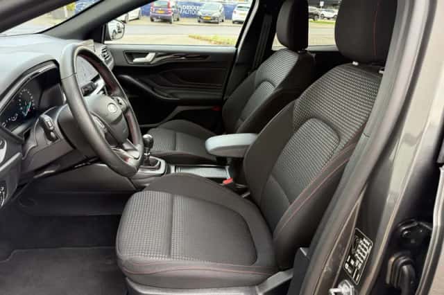 Ford Focus (2023) thumbnail 10