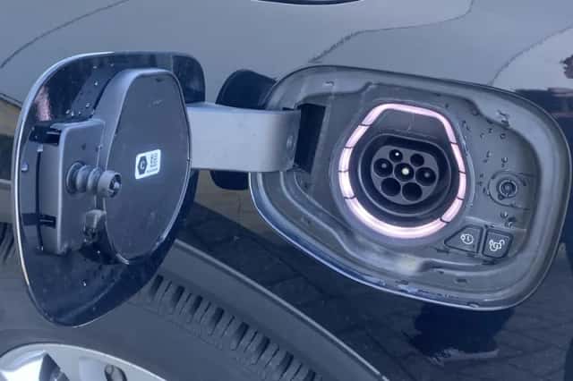 Ford Kuga (2024) thumbnail 3