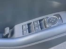 Ford Mustang Mach-E (2021) thumbnail 26