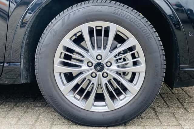 Ford Kuga (2021) thumbnail 9