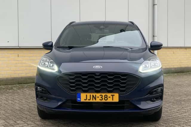Ford Kuga (2023) thumbnail 4
