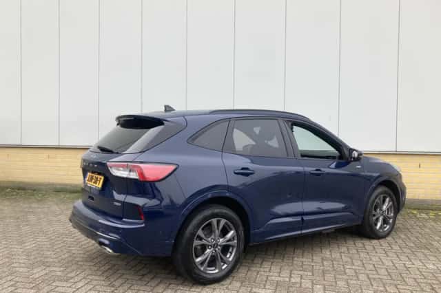 Ford Kuga (2023) thumbnail 7