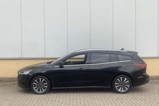Ford Focus (2023) thumbnail 4