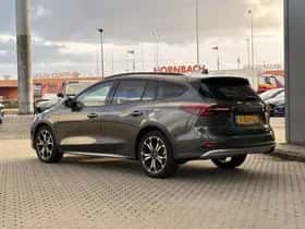 Ford Focus (2023) thumbnail 5
