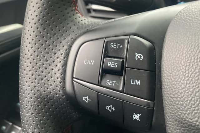 Ford Focus (2023) thumbnail 8