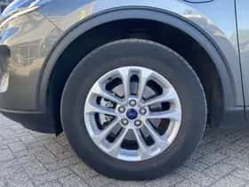 Ford Kuga (2023) thumbnail 16