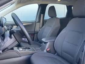 Ford Kuga (2023) thumbnail 10