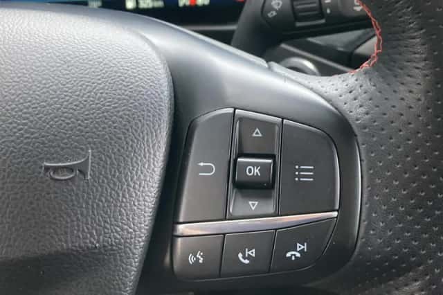Ford Focus (2021) thumbnail 12