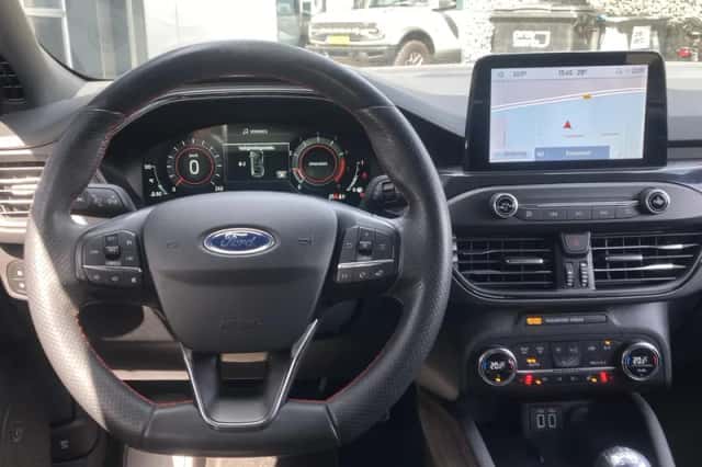 Ford Focus (2021) thumbnail 16