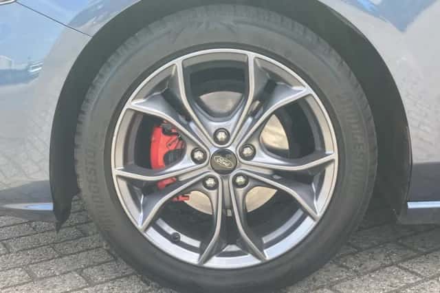 Ford Focus (2021) thumbnail 3