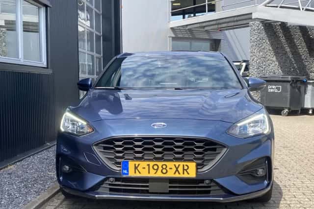 Ford Focus (2021) thumbnail 4
