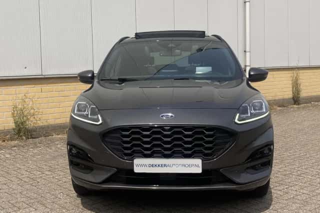 Ford Kuga (2023) thumbnail 3