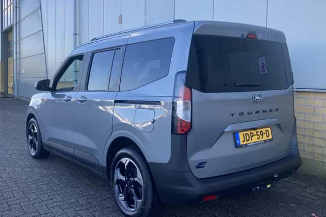 Ford Tourneo Courier (2025) thumbnail 4