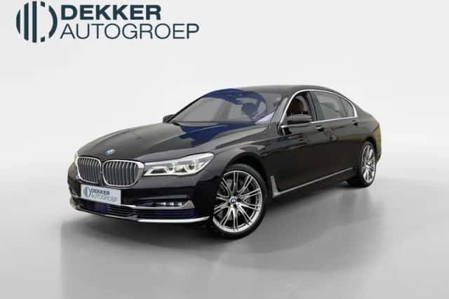 BMW 7-Serie (2015) thumbnail 1