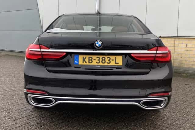BMW 7-Serie (2015) thumbnail 11