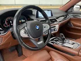 BMW 7-Serie (2015) thumbnail 12