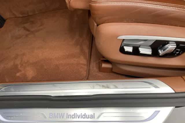 BMW 7-Serie (2015) thumbnail 15