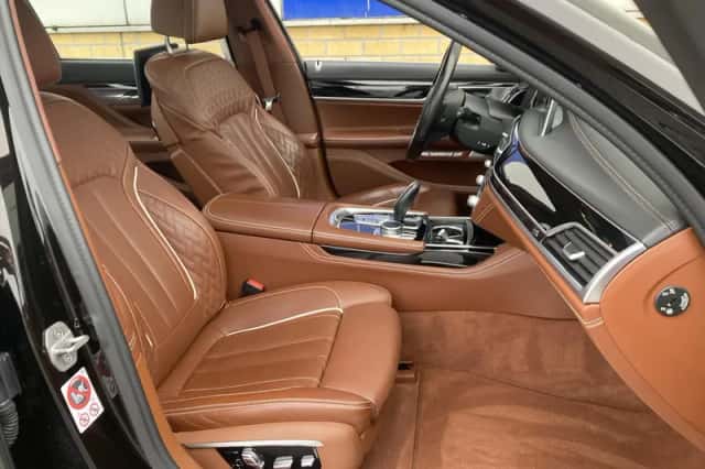BMW 7-Serie (2015) thumbnail 18