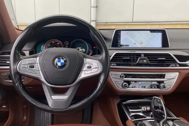 BMW 7-Serie (2015) thumbnail 21