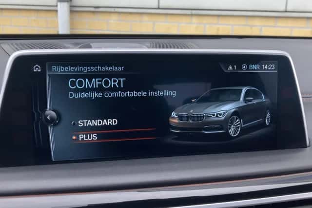 BMW 7-Serie (2015) thumbnail 24