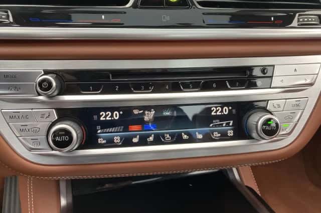 BMW 7-Serie (2015) thumbnail 28